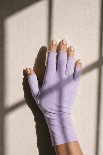 MY MINERAL KUNZITE licht paarse UPF 50+ handschoenen met verfijnde pasvorm en open vingertoppen