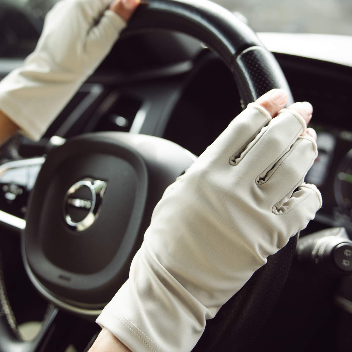 UV-handschoenen tijdens het autorijden